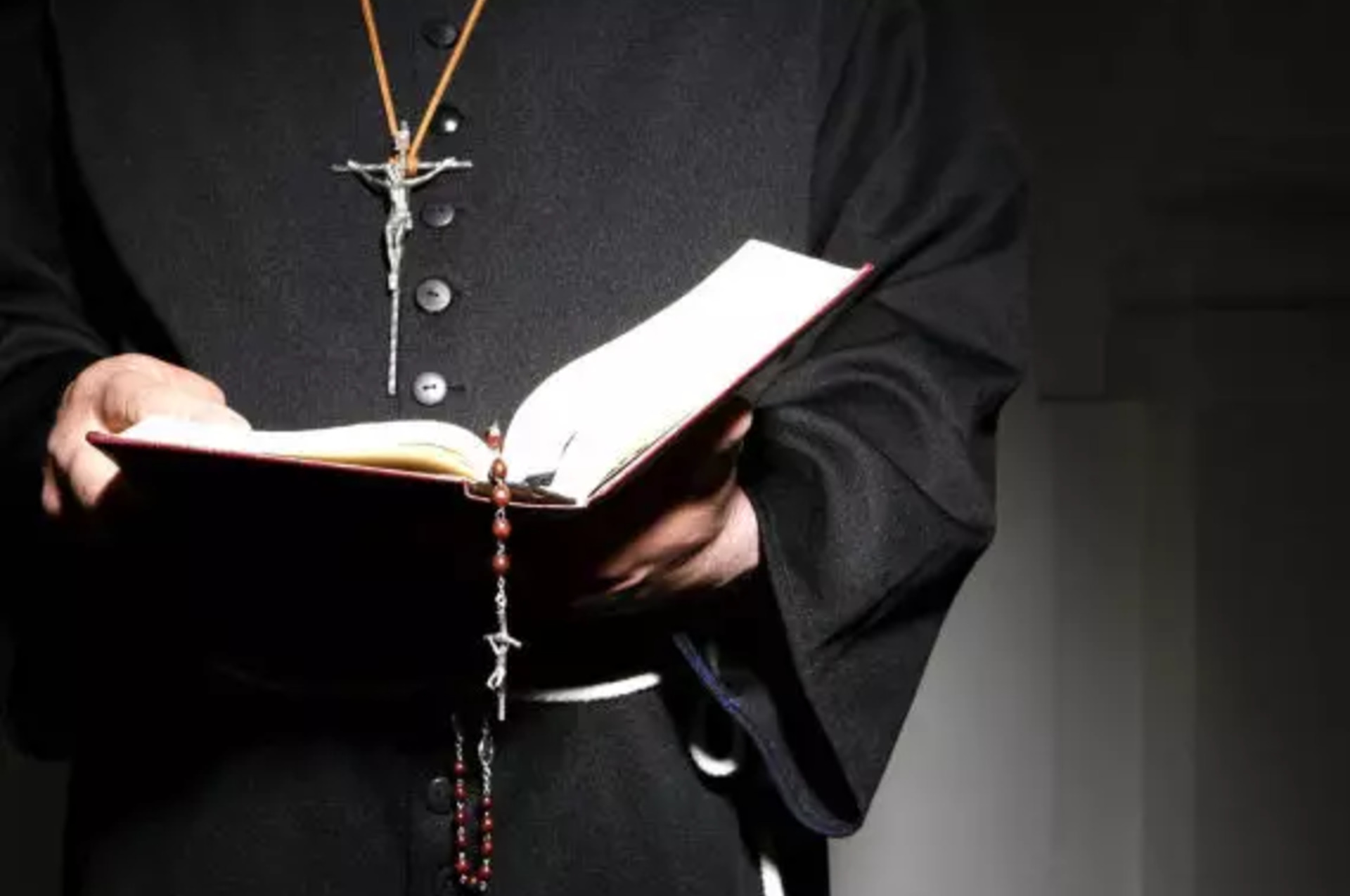 священник - річний абонемент