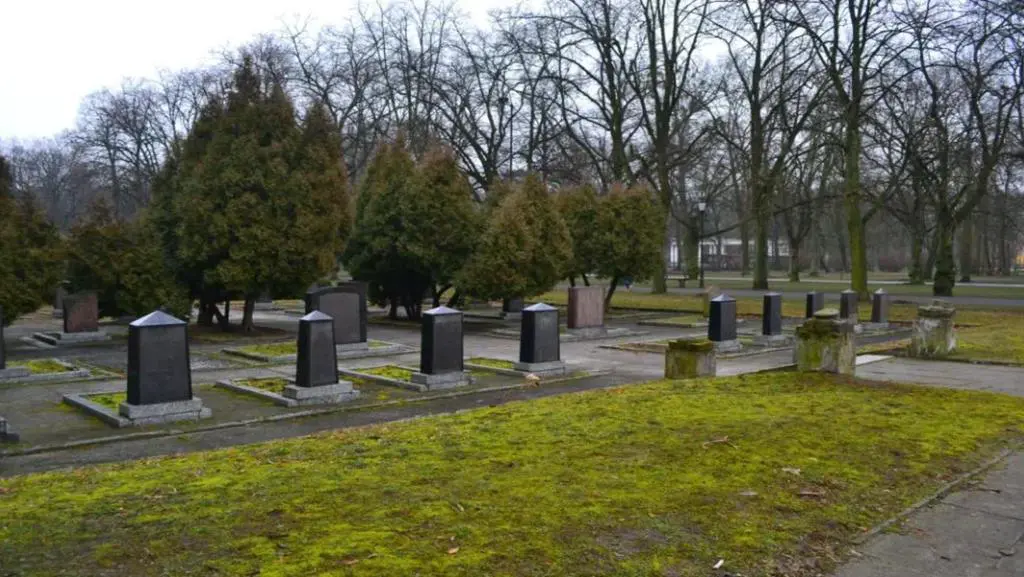 Закрите для поховань кладовище в Чернігові: можливість підзахоронення та правові особливості